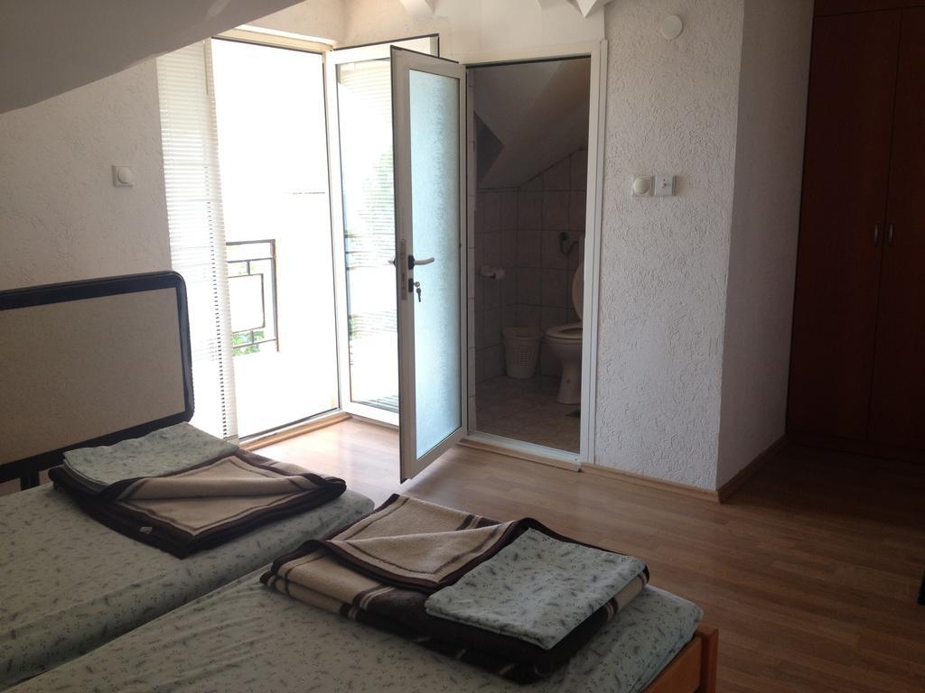 Guest House Lokoski Peštani Kamer foto